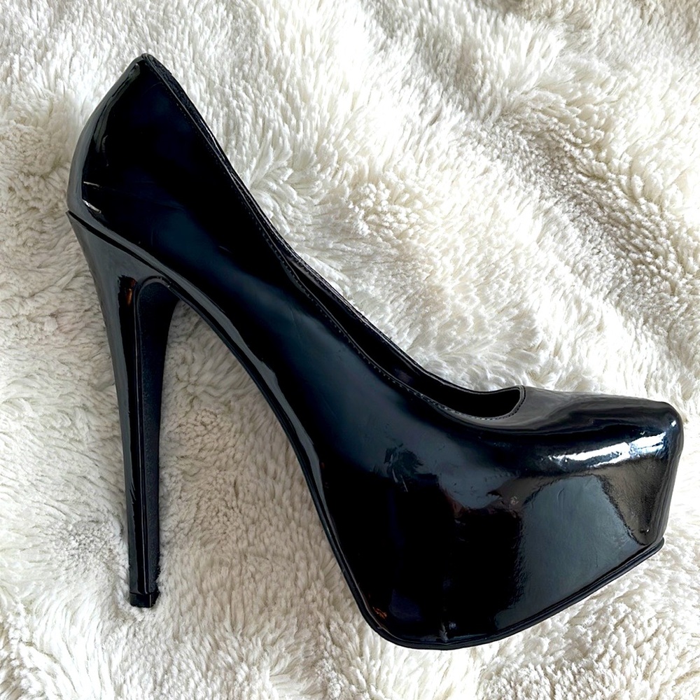FOREVER 21 Deeva Patent Leather Platforms Size 8 NEW
